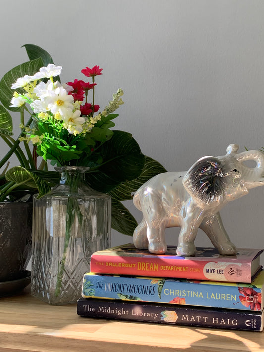 Éléphant blanc en porcelaine