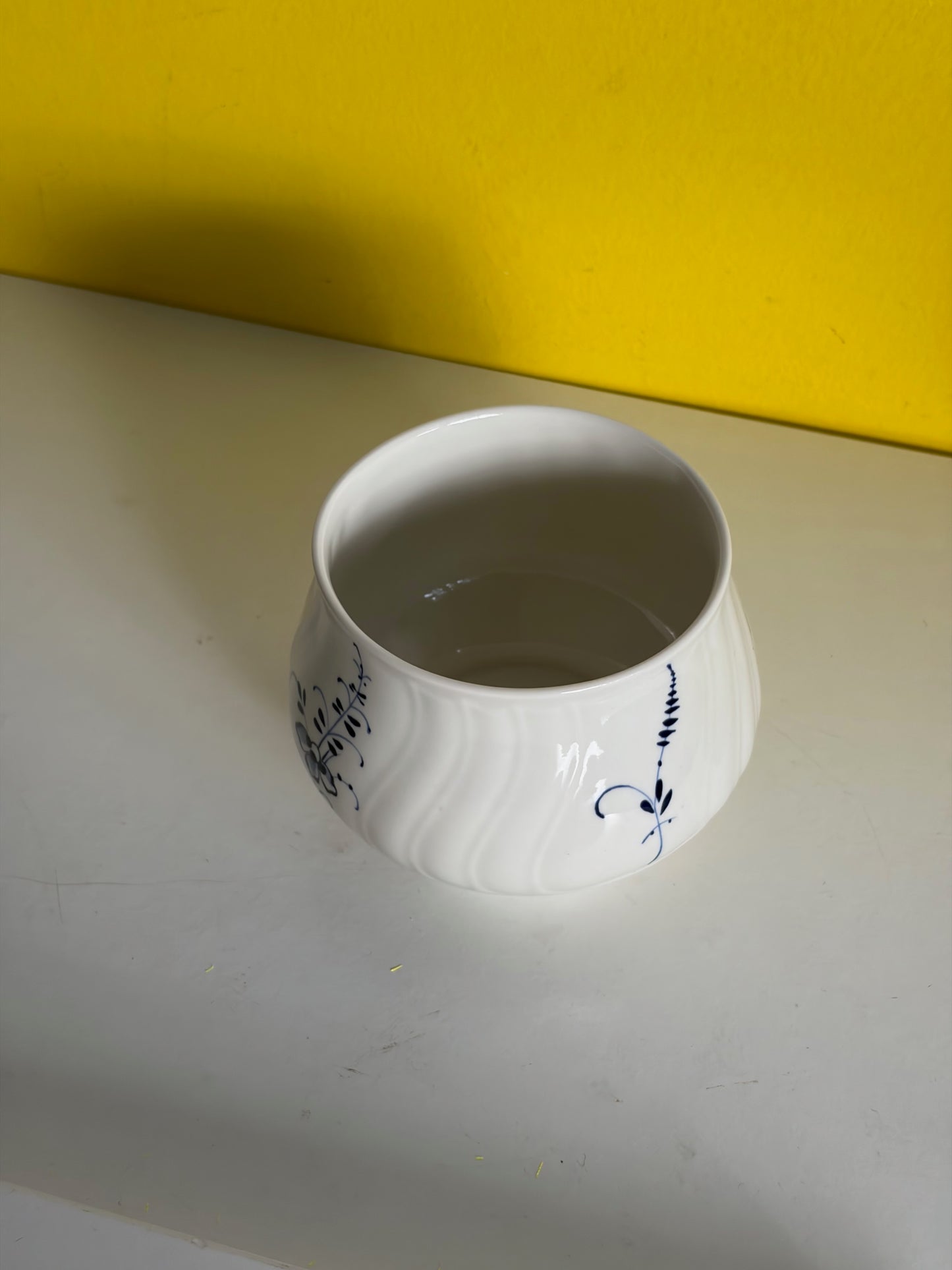 SUCRIER PORCELAINE BLANCHE FLEURS BLEUES STYLE MEISSEN
