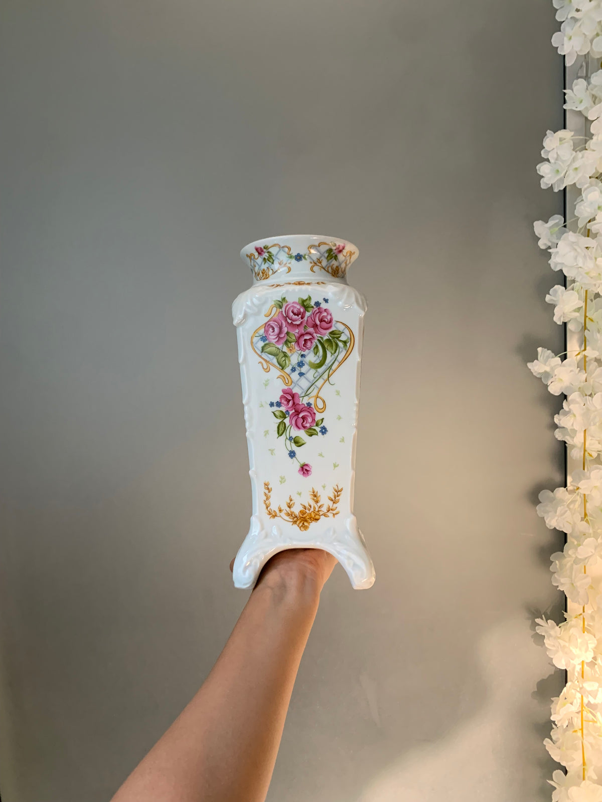 VASE ROSES PIEDS SCULPTÉS VINTAGE 🌹