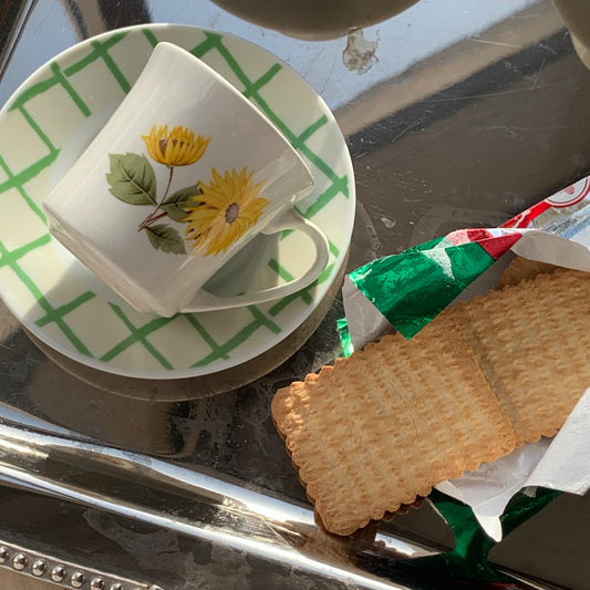 3 tasses et sous-tasses à café