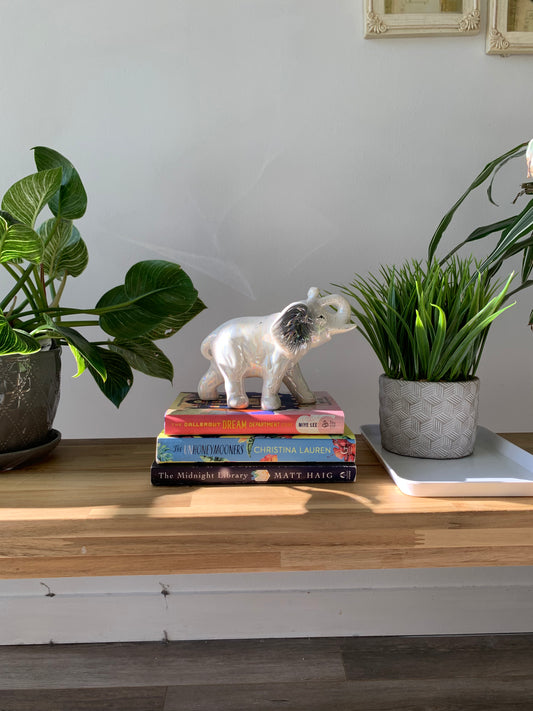 Éléphant blanc en porcelaine