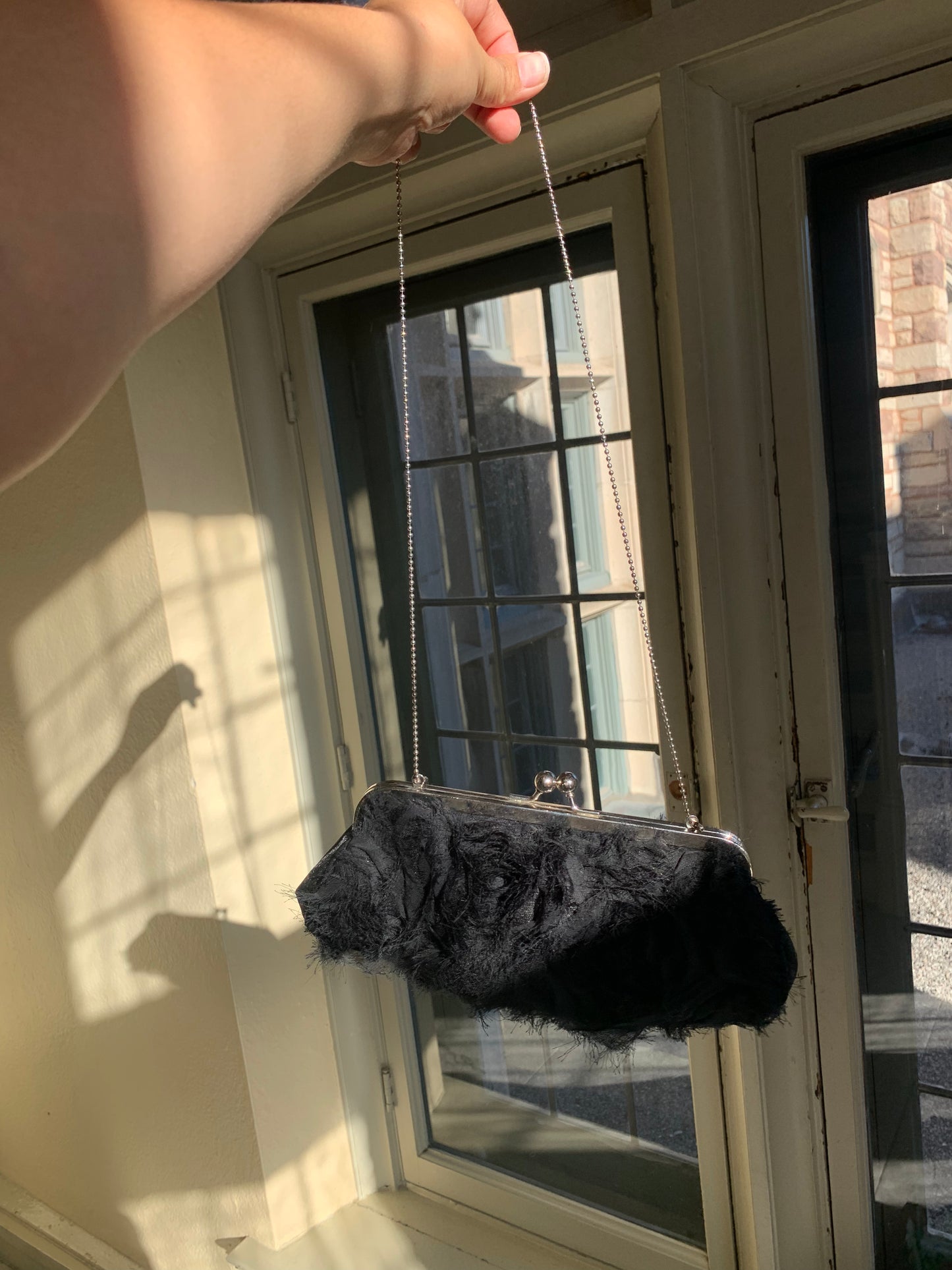 Bourse noire brodée