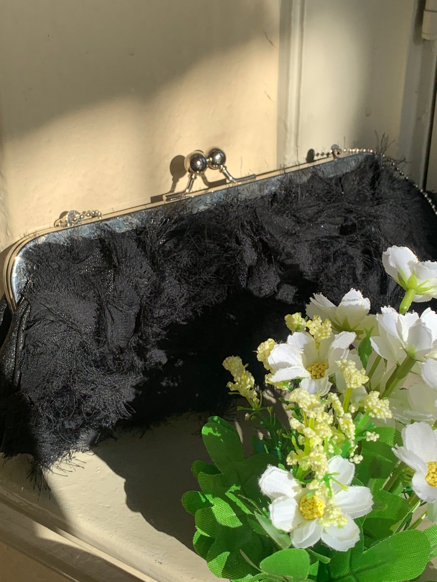 Bourse noire brodée