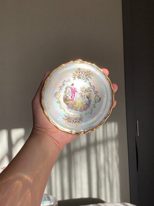 Assiette en porcelaine japonaise