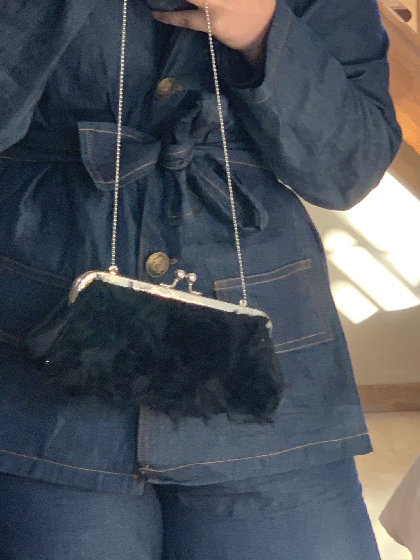 Bourse noire brodée