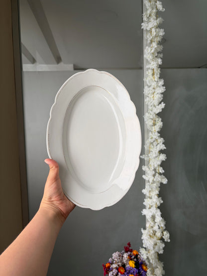 ASSIETTE OVALE VINTAGE EN PORCELAINE BLANCHE