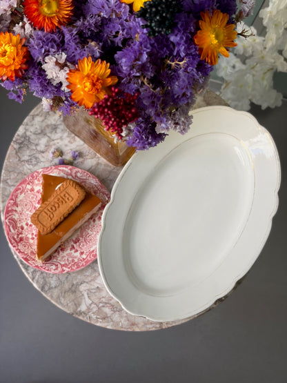 ASSIETTE OVALE VINTAGE EN PORCELAINE BLANCHE