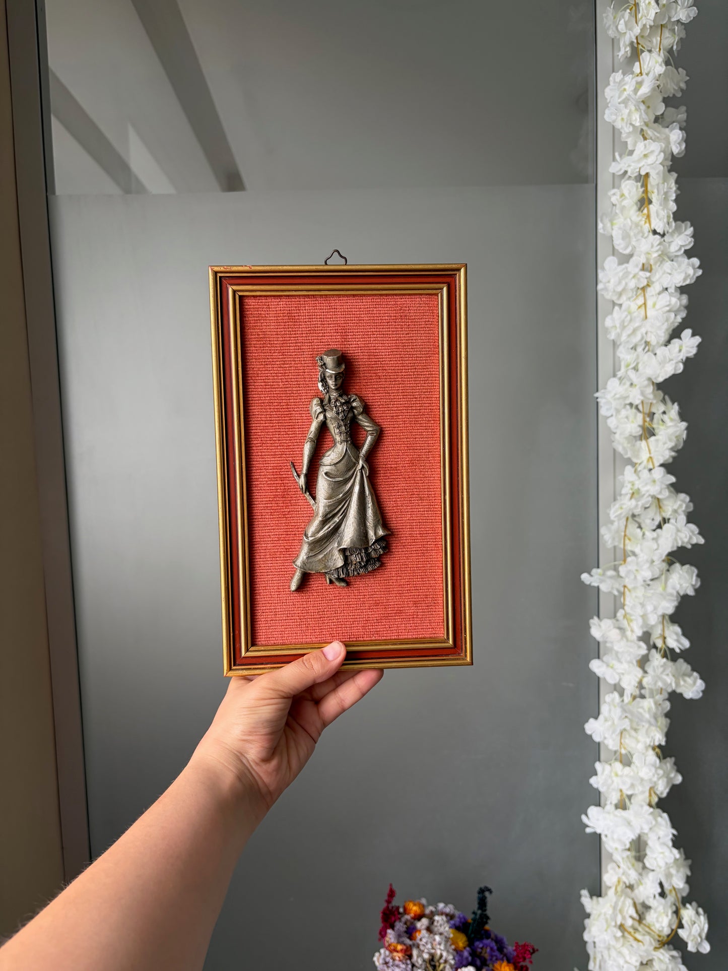 TABLEAU EN RELIEF VINTAGE | DAME VICTORIENNE ÉTAIN
