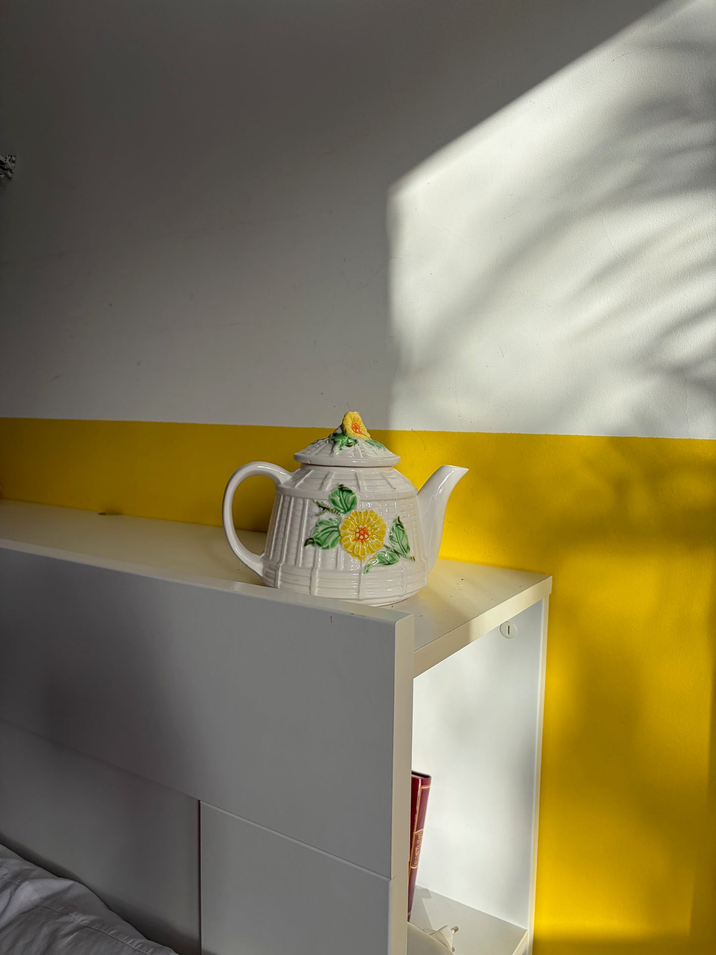 THÉIÈRE VINTAGE EN CÉRAMIQUE | PANIER FLEURI & OISEAU BLEU 🐦🌻