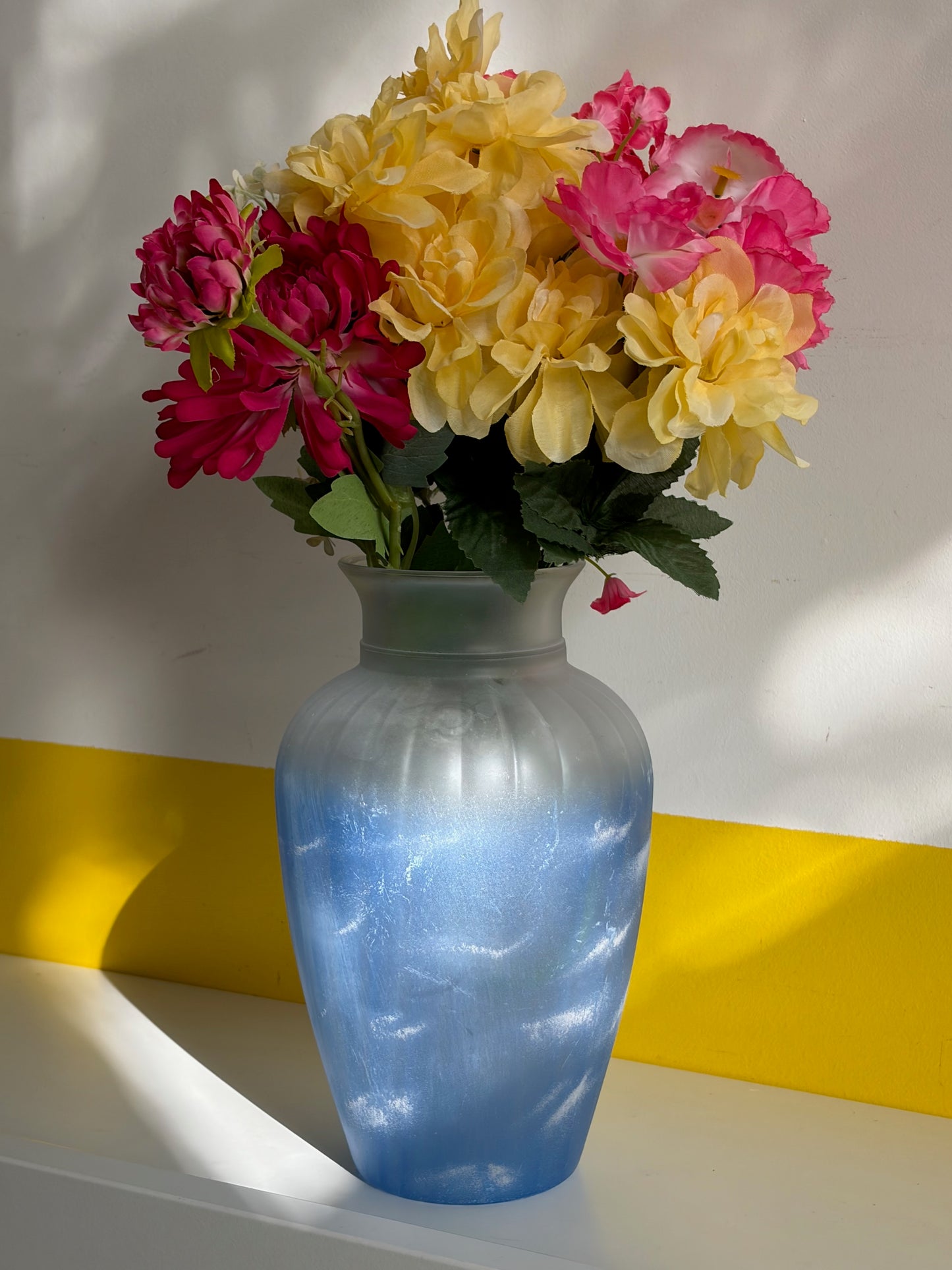 VASE BLEU CIEL CÔTELÉ | CÉRAMIQUE VINTAGE
