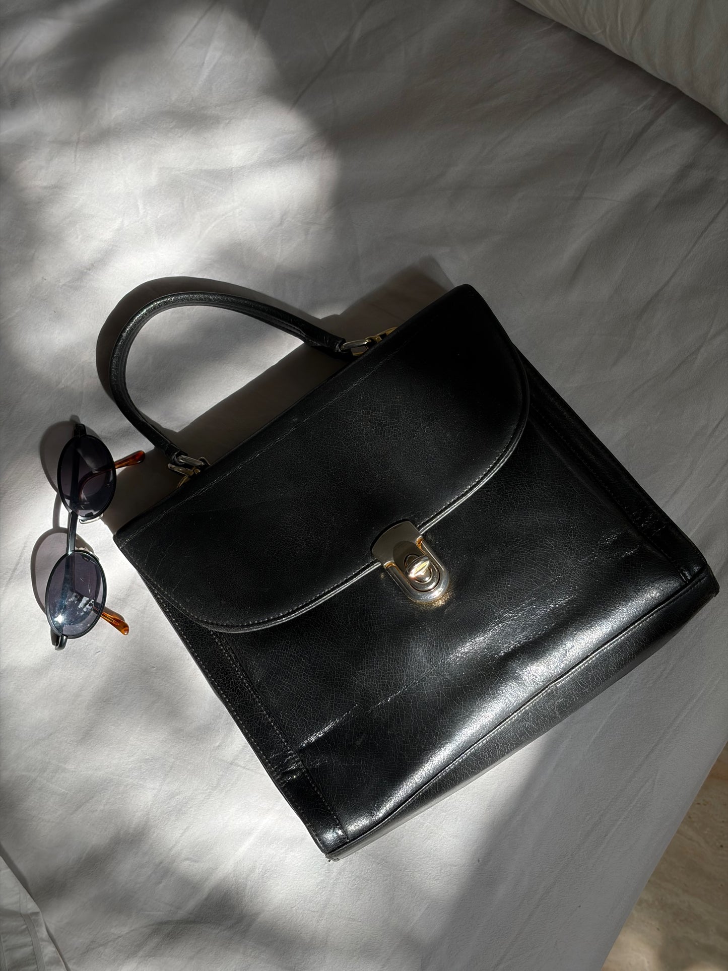 SAC À MAIN CUIR NOIR VINTAGE | FERMOIR DORÉ