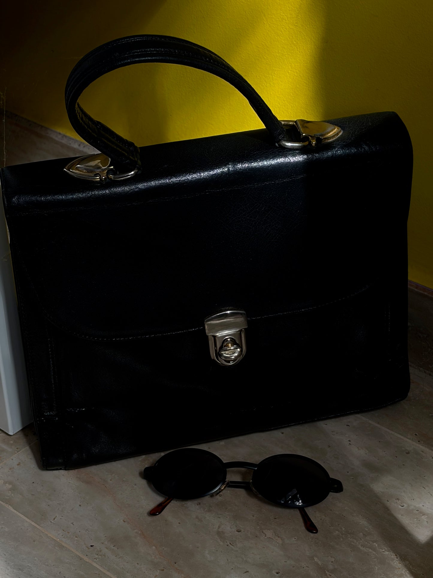 SAC À MAIN CUIR NOIR VINTAGE | FERMOIR DORÉ