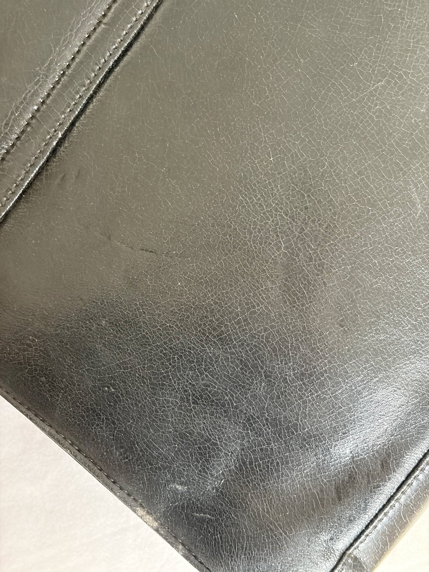 SAC À MAIN CUIR NOIR VINTAGE | FERMOIR DORÉ