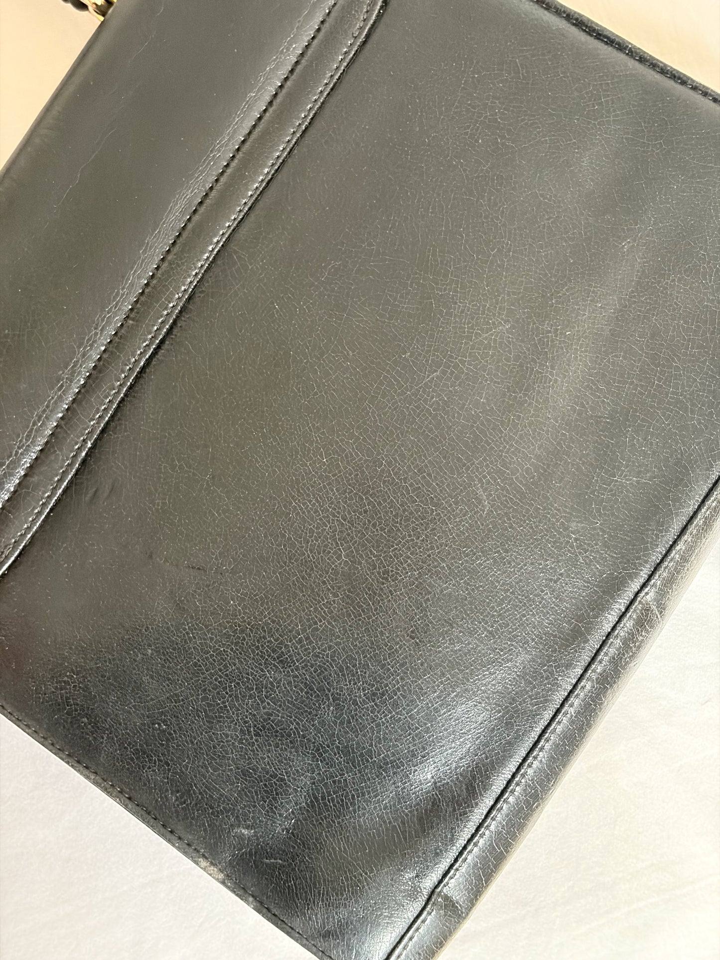 SAC À MAIN CUIR NOIR VINTAGE | FERMOIR DORÉ