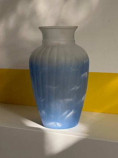 VASE BLEU CIEL CÔTELÉ | CÉRAMIQUE VINTAGE