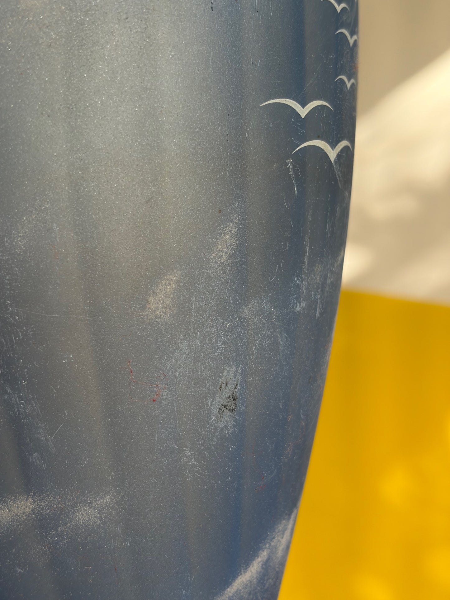 VASE BLEU CIEL CÔTELÉ | CÉRAMIQUE VINTAGE