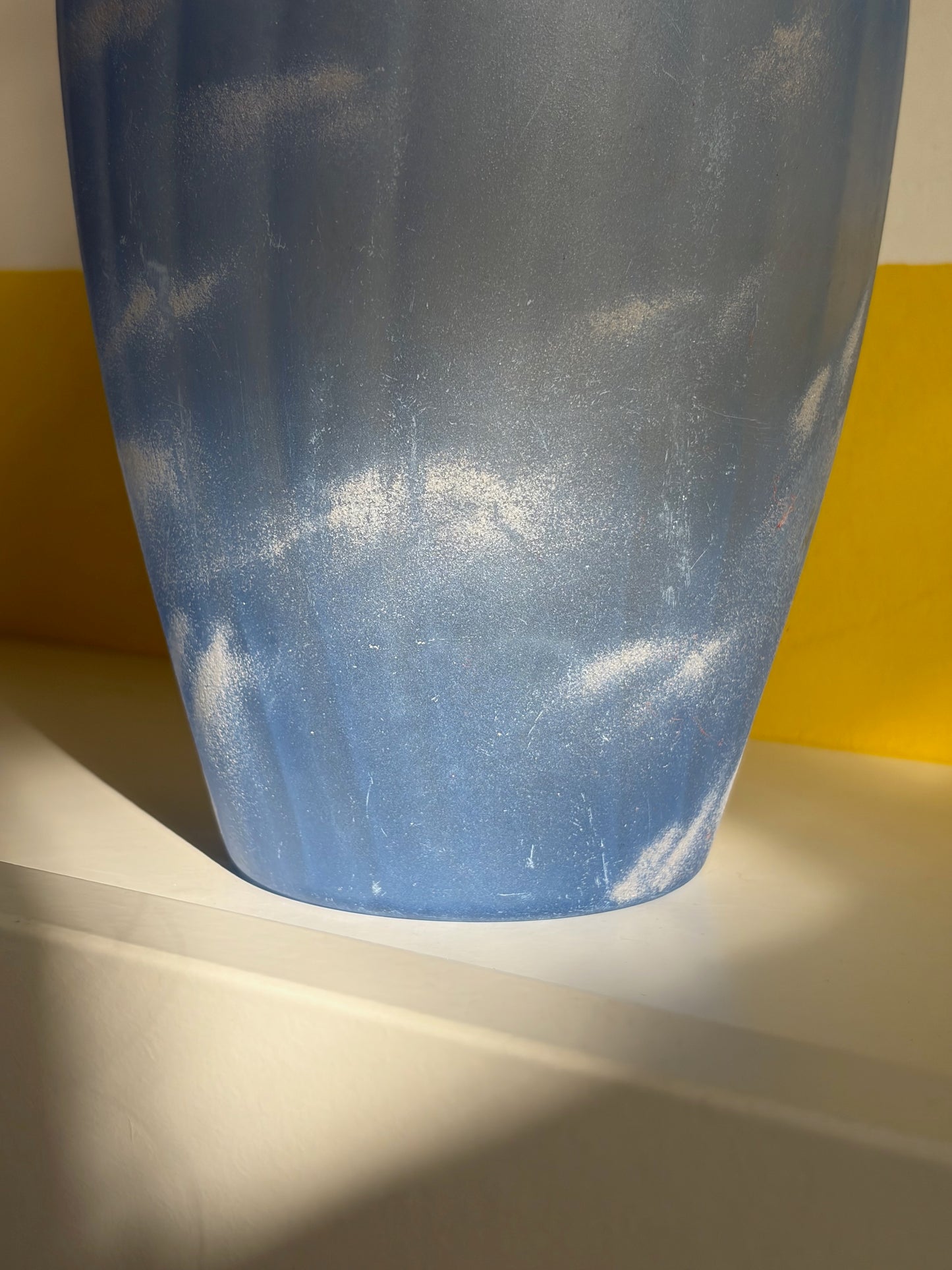 VASE BLEU CIEL CÔTELÉ | CÉRAMIQUE VINTAGE