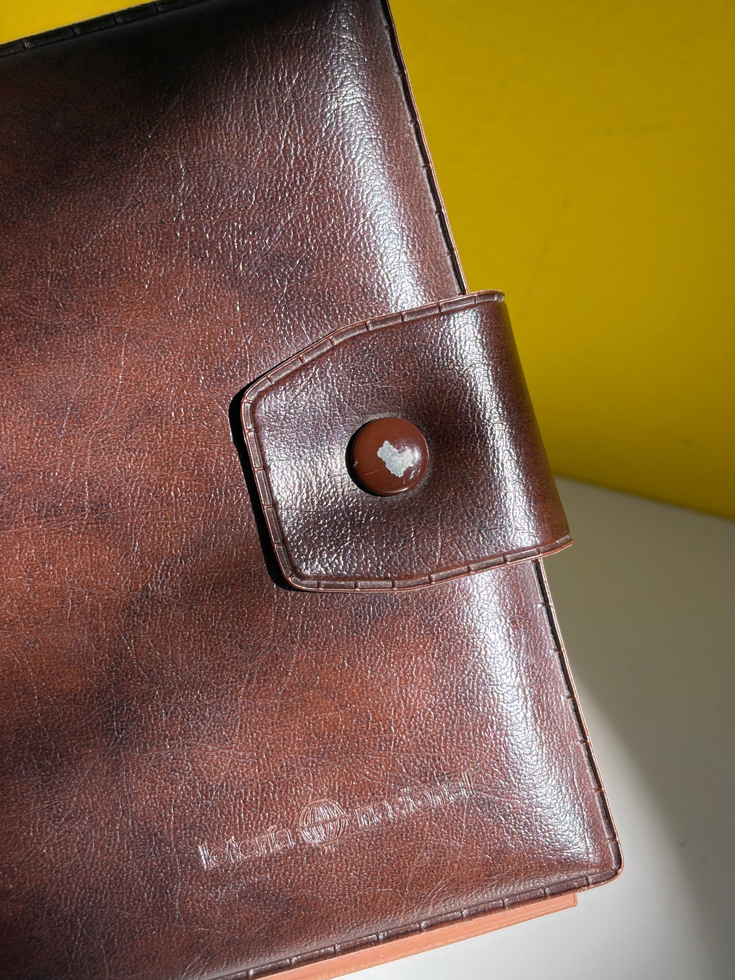 Portefeuille vintage marron effet cuir brillant