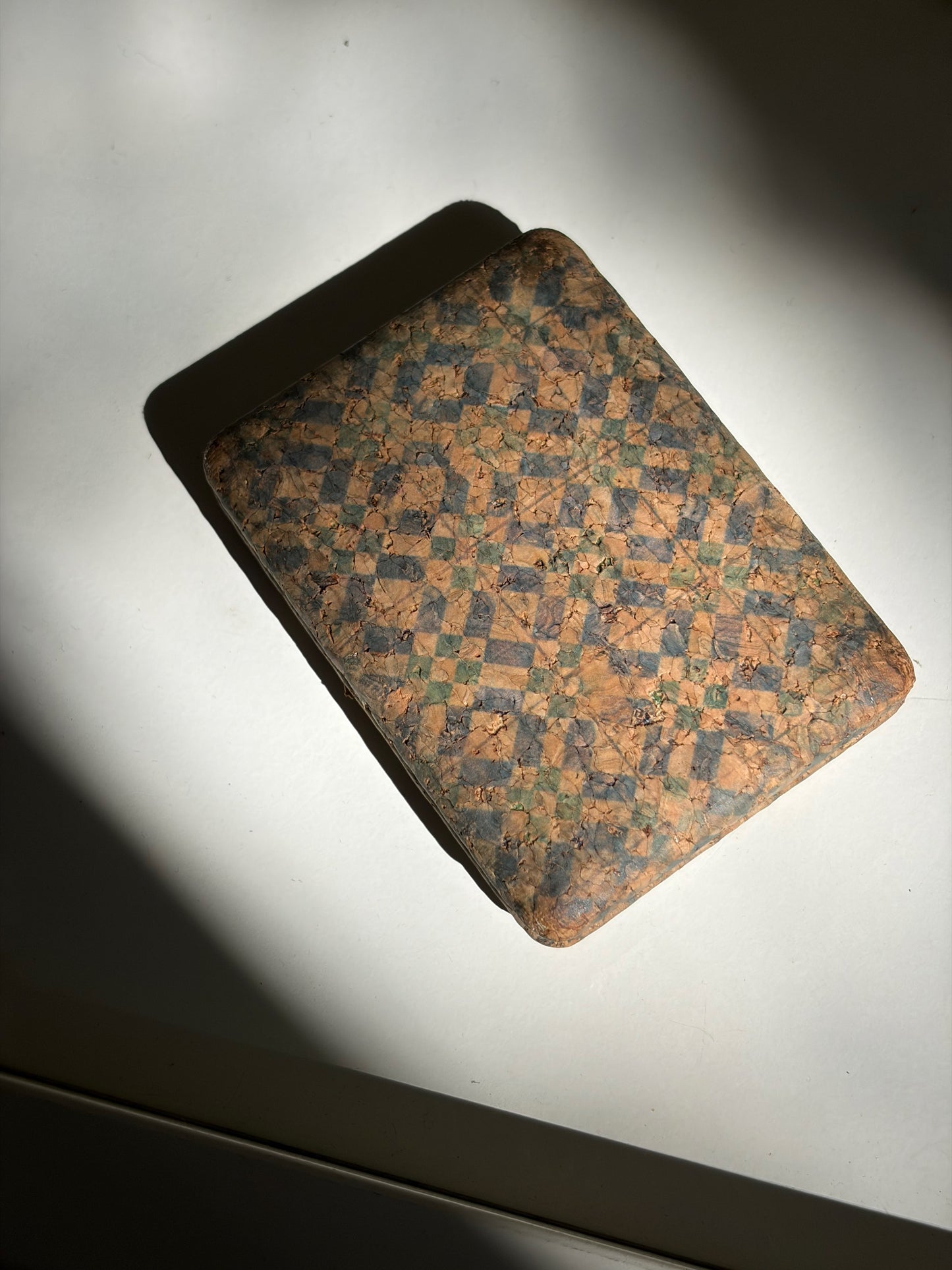 Miroir de poche vintage en liège motif damier