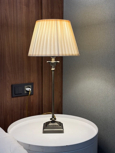 LAMPE LAITON ABAT-JOUR PLISSÉ 🏛️