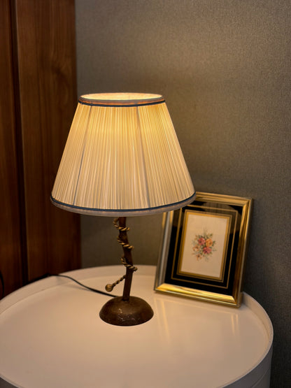 LAMPE DE TABLE FER TORSADÉ ABAT-JOUR PLISSÉ | VINTAGE