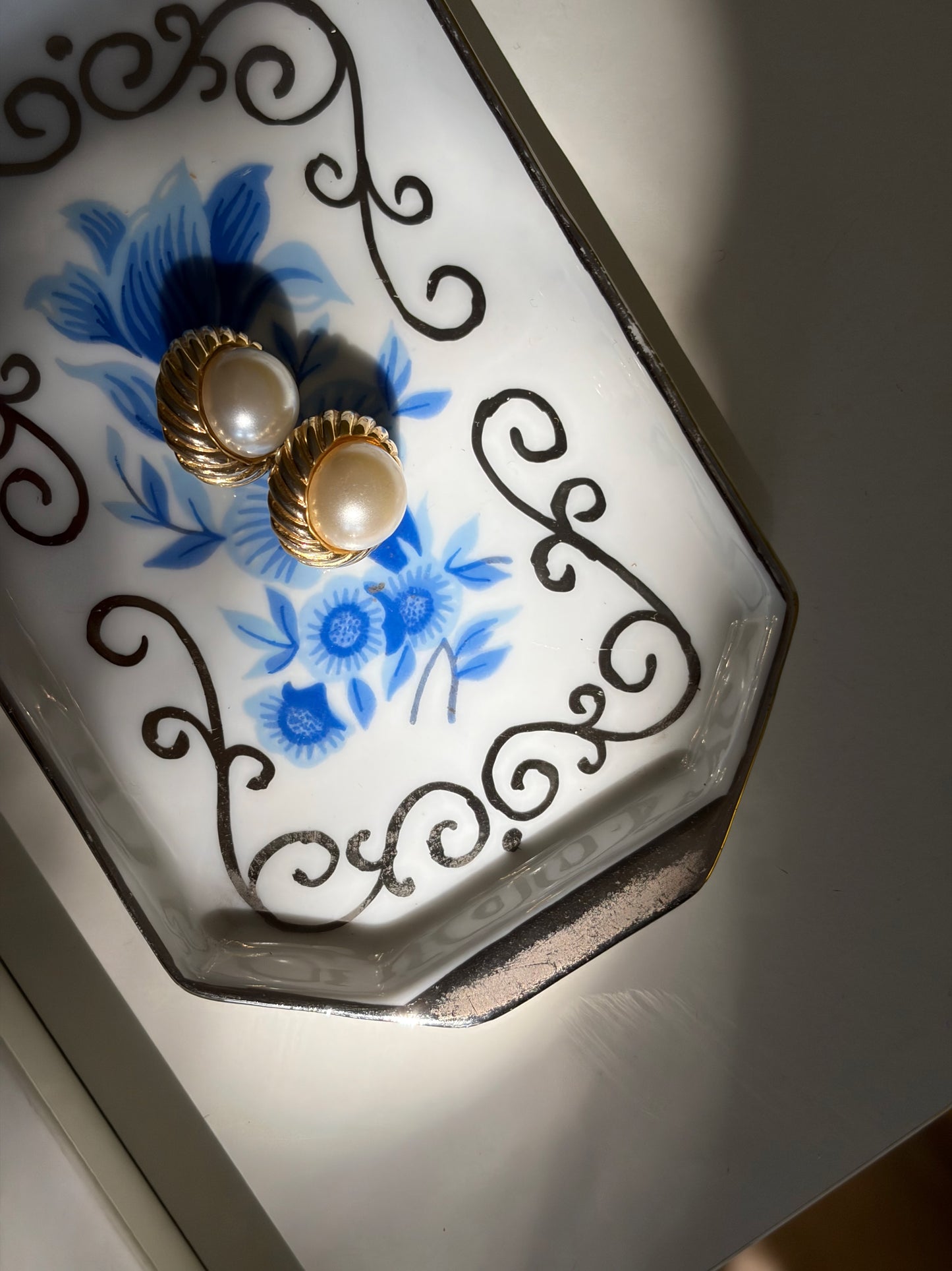 PETIT VIDE-POCHE PORCELAINE OCTOGONAL FLEURS BLEUES & OR | VINTAGE