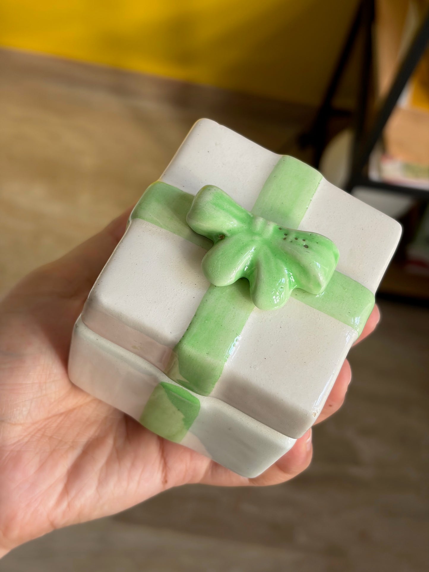 BOÎTE CÉRAMIQUE PAQUET CADEAU BLANC & VERT