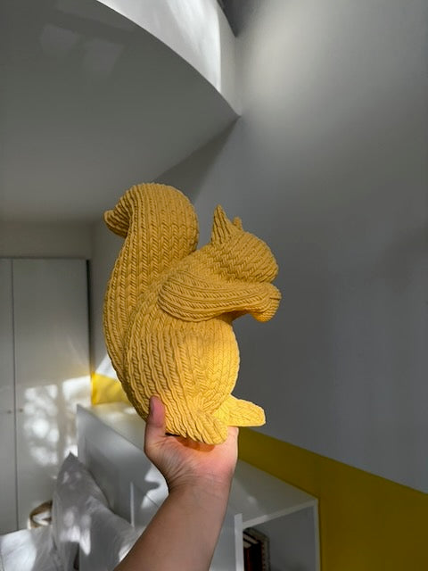 ÉCUREUIL TRICOT MOUTARDE VINTAGE 🐿️