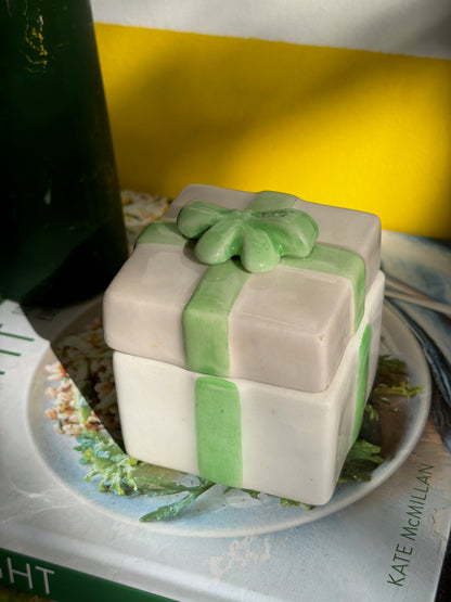BOÎTE CÉRAMIQUE PAQUET CADEAU BLANC & VERT