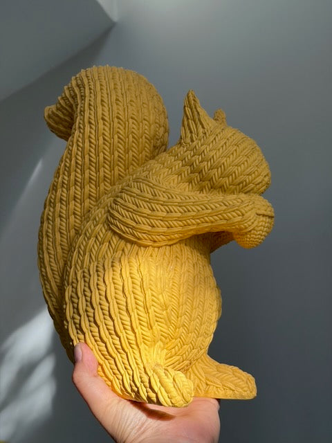 ÉCUREUIL TRICOT MOUTARDE VINTAGE 🐿️