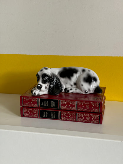 FIGURINE CHIEN COUCHÉ PORCELAINE NOIR & BLANC 🐾🖤