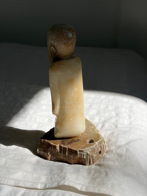 FIGURINE SAGE EN PIERRE SCULPTÉE VINTAGE 🗿