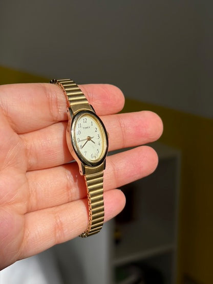 MONTRE EXTENSIBLE: TIMEX BRACELET DORÉ VINTAGE