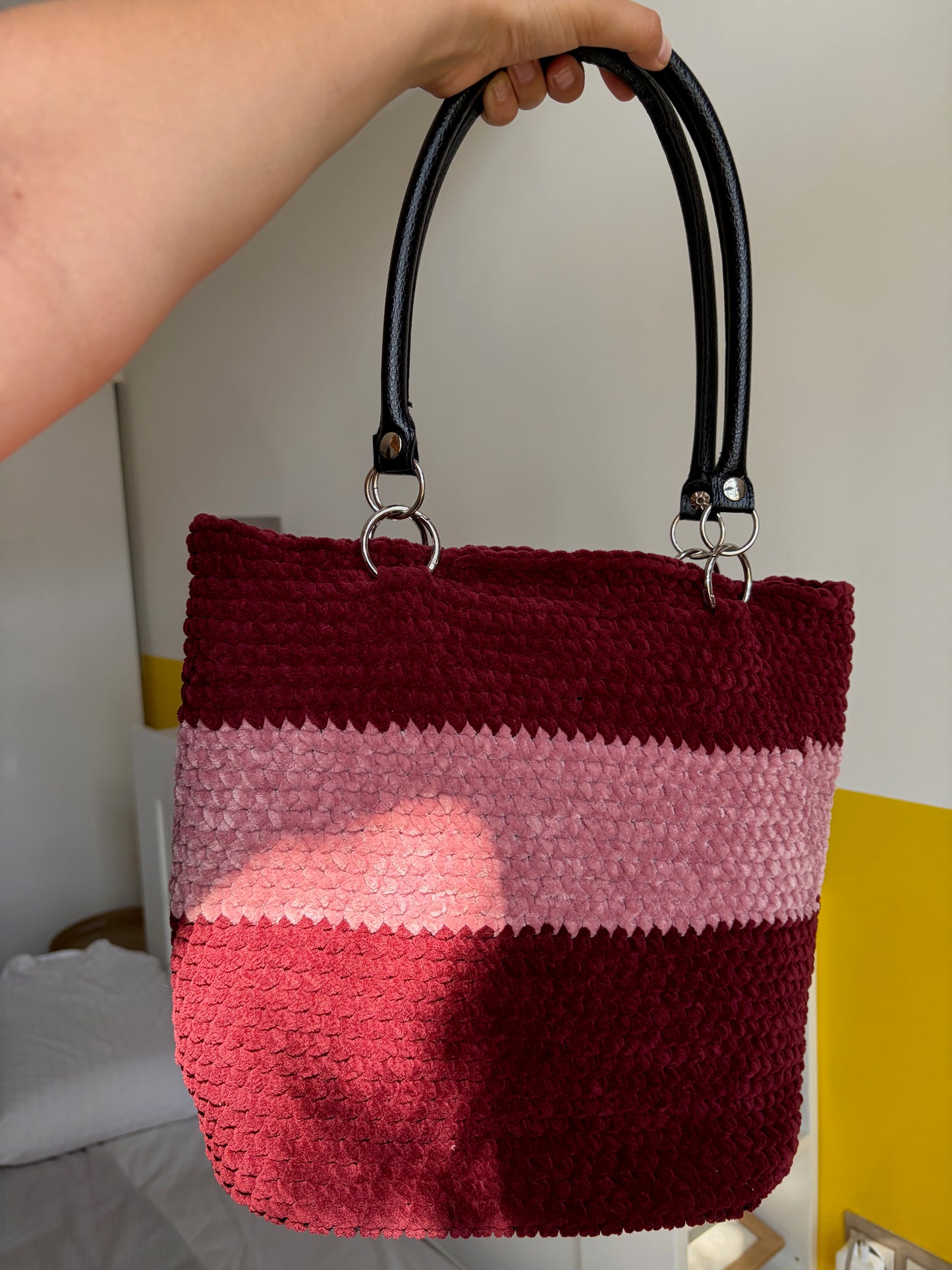SAC TOTE CROCHET VELOURS BORDEAUX & ROSE 🍒🩷