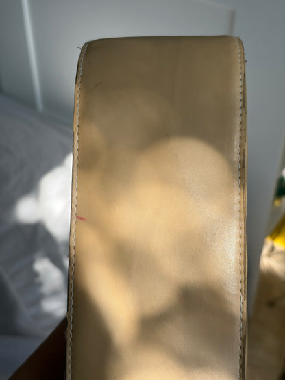 SAC BAGUETTE PATCHWORK CUIR BEIGE DORÉ MOTIFS REPOUSSÉS