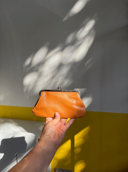 POCHETTE CUIR CARAMEL GRAVÉE SAN MARINO FERMOIR ARGENT 🧡