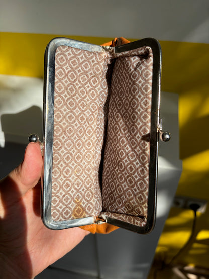 POCHETTE CUIR CARAMEL GRAVÉE SAN MARINO FERMOIR ARGENT 🧡