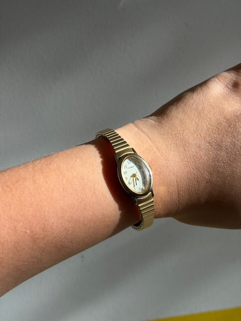MONTRE EXTENSIBLE: TIMEX BRACELET DORÉ VINTAGE