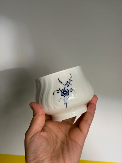 SUCRIER PORCELAINE BLANCHE FLEURS BLEUES STYLE MEISSEN