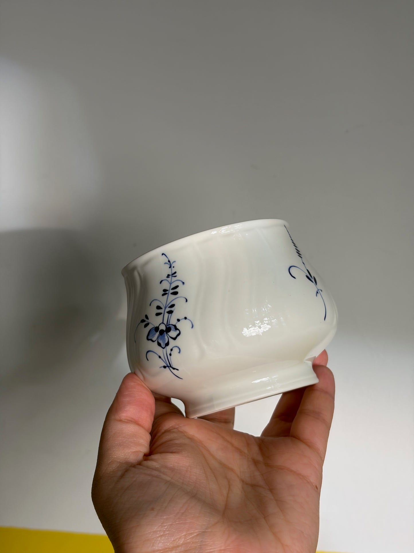 SUCRIER PORCELAINE BLANCHE FLEURS BLEUES STYLE MEISSEN