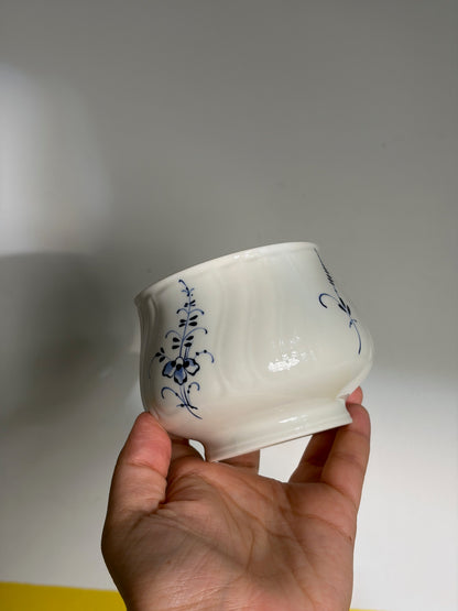 SUCRIER PORCELAINE BLANCHE FLEURS BLEUES STYLE MEISSEN