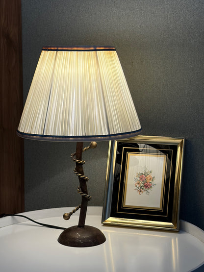LAMPE DE TABLE FER TORSADÉ ABAT-JOUR PLISSÉ | VINTAGE