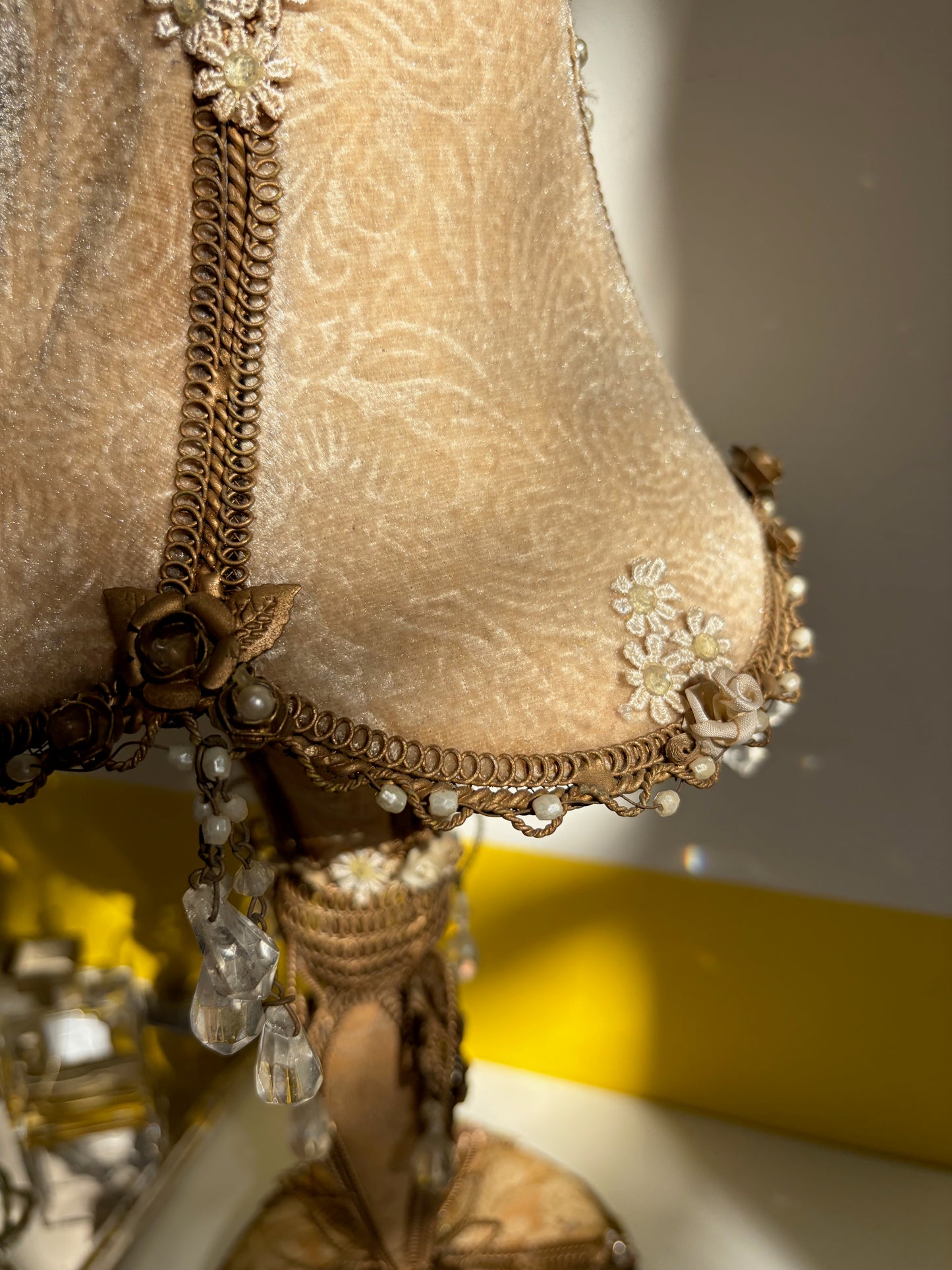 LAMPE DE TABLE LA FÉÉRIQUE TISSU CHAMPAGNE PENDELOQUES CRISTAL | VINTAGE ✨🕯️