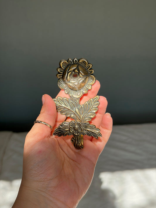 Crochet mural - fleur en acier