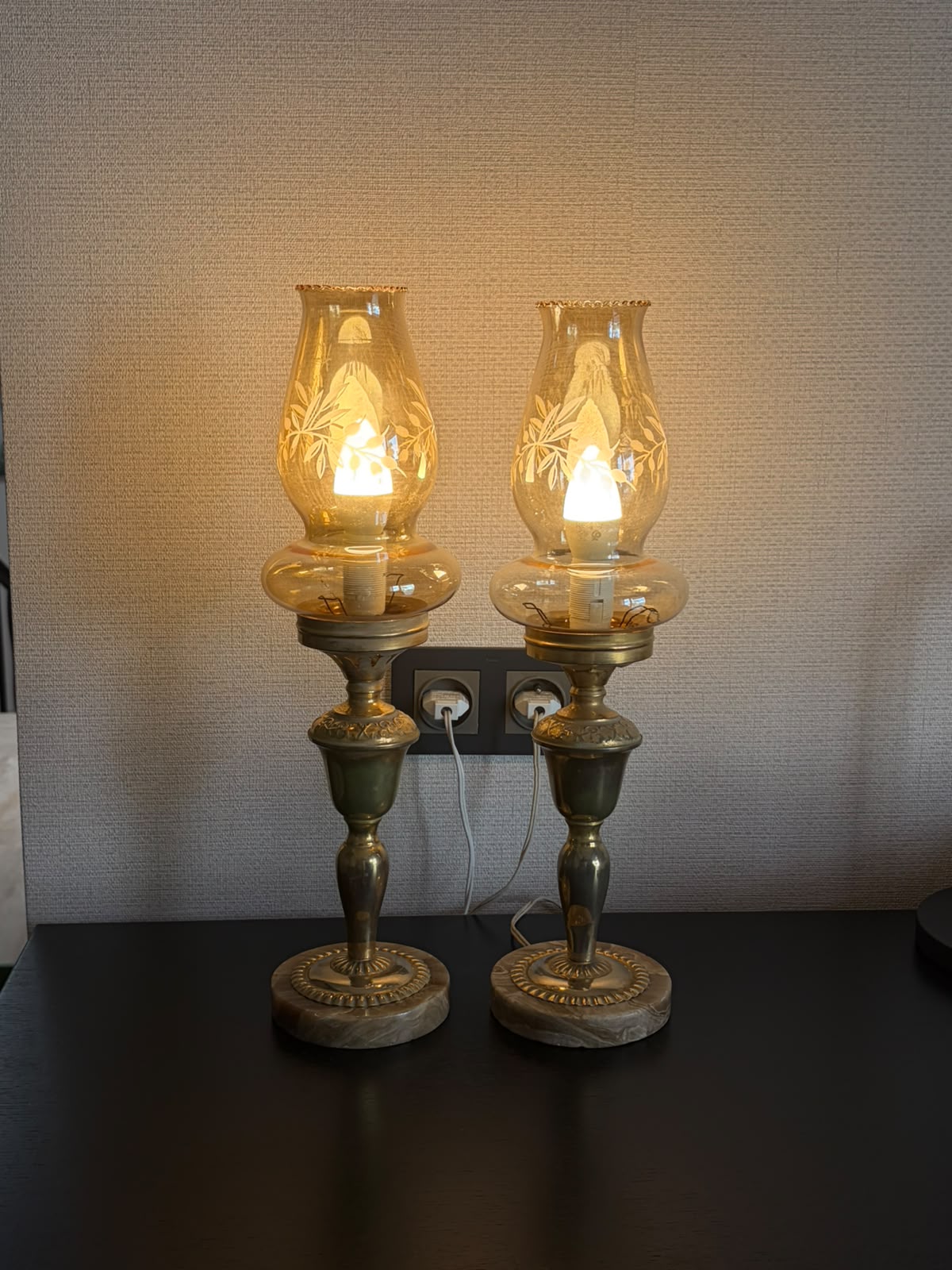 PAIRE DE LAMPES VINTAGE "Lueur Dorée"