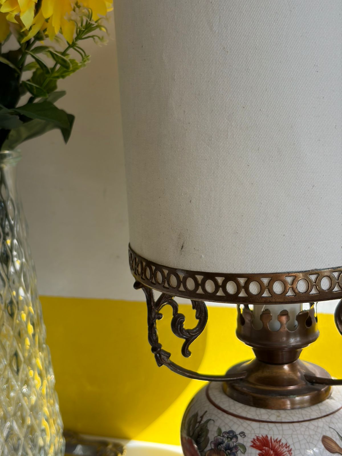 LAMPE DE TABLE CÉRAMIQUE FLORALE ET MÉTAL VINTAGE