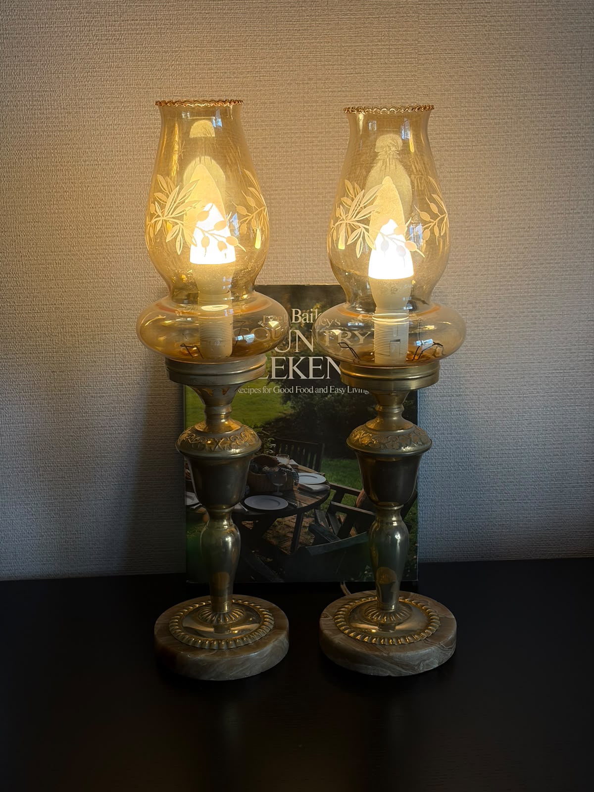 PAIRE DE LAMPES VINTAGE "Lueur Dorée"