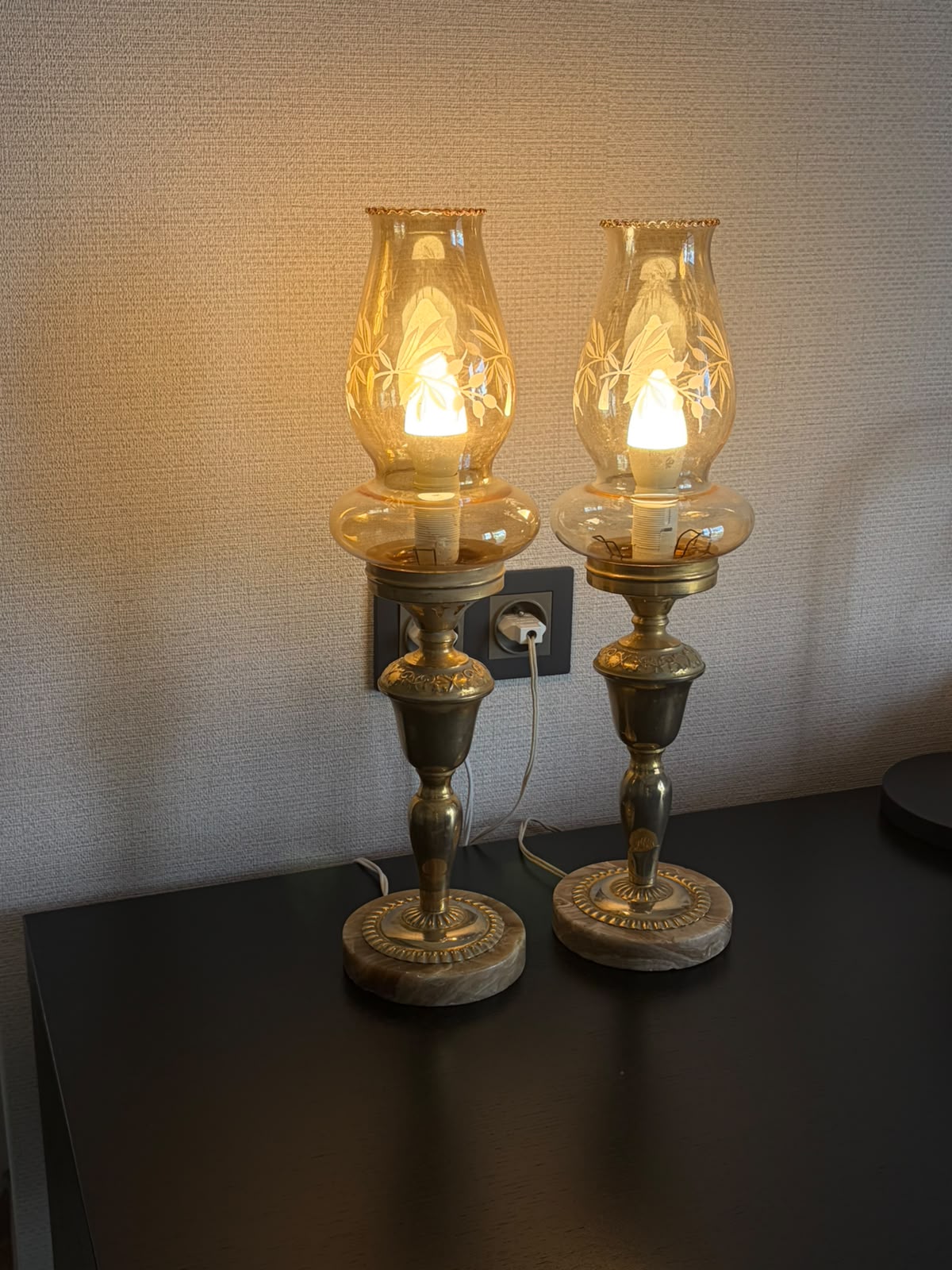 PAIRE DE LAMPES VINTAGE "Lueur Dorée"